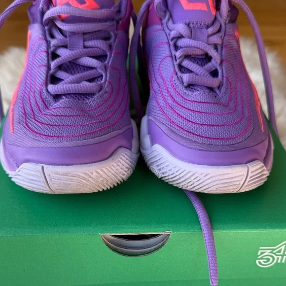 Nike Giannis Immortality 4, size 1 youth - Picture 6 of 8